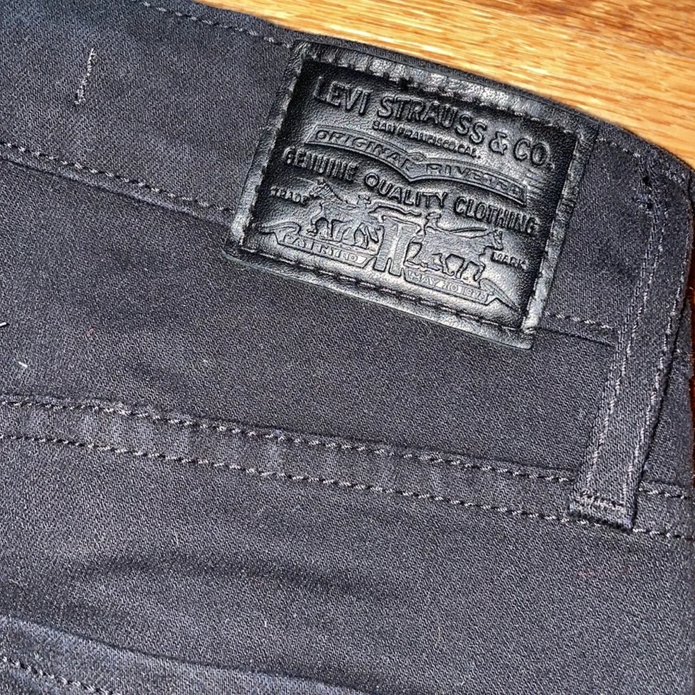 🥳HOST PICK🥳 Levis Black High Rise Skinny Jeans - Picture 4 of 8